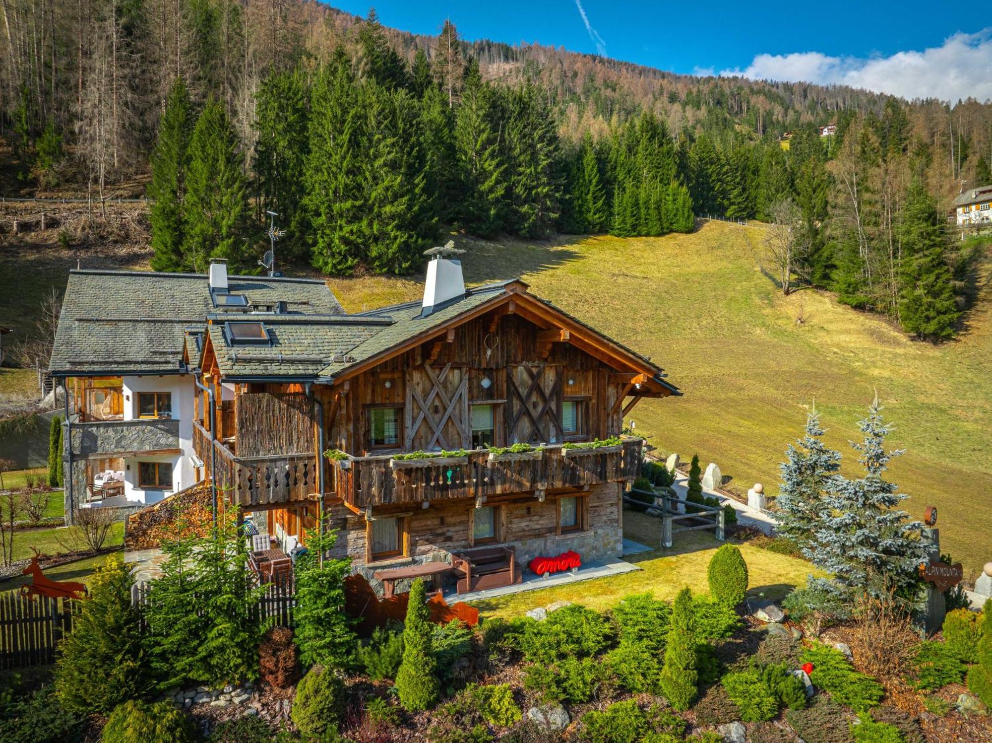 Alpine Mountain Chalet San Vigilio Di Marebbe Bagian luar foto