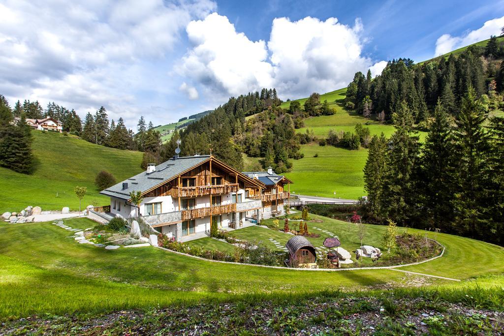 Alpine Mountain Chalet San Vigilio Di Marebbe Bagian luar foto