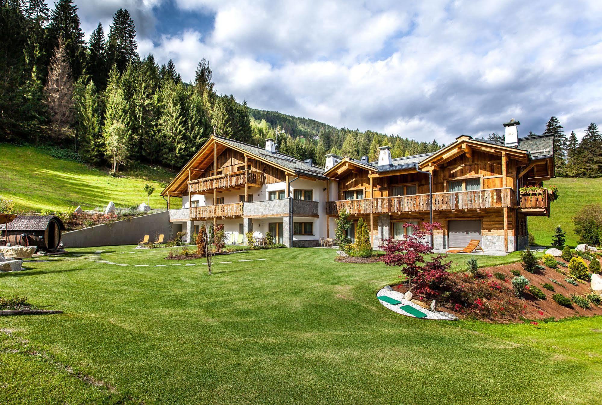 Alpine Mountain Chalet San Vigilio Di Marebbe Bagian luar foto