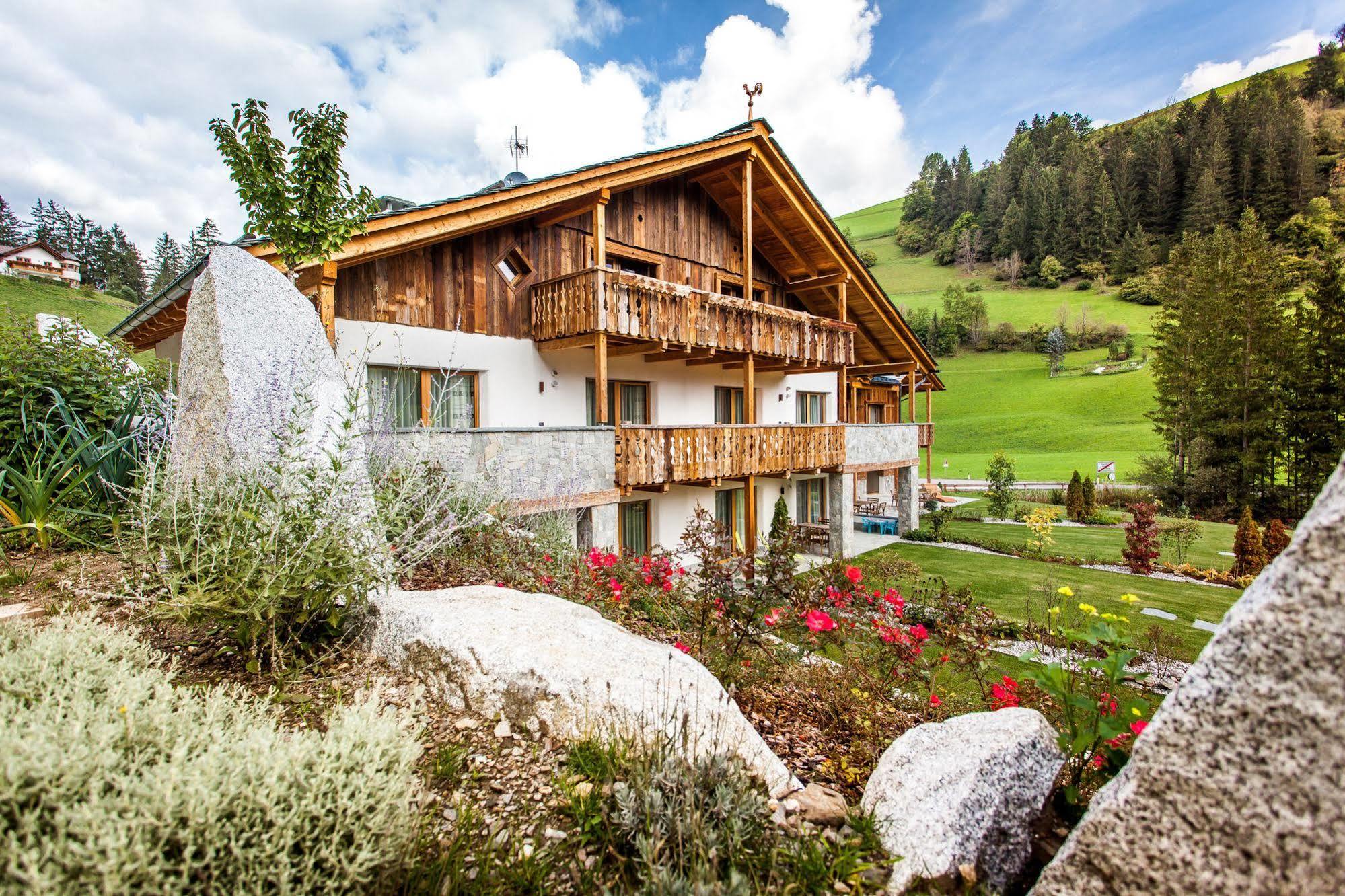 Alpine Mountain Chalet San Vigilio Di Marebbe Bagian luar foto